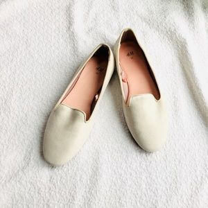 H&M•Ivory flats NWOT